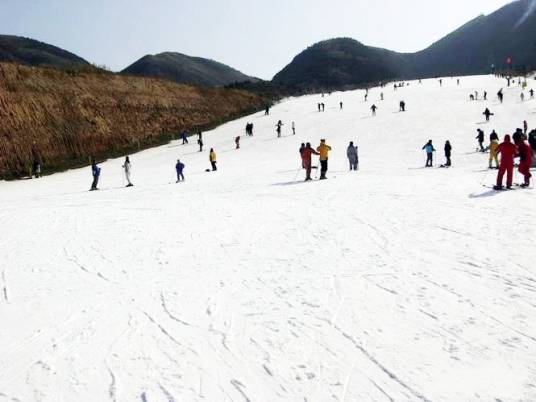 西安白鹿原滑雪场