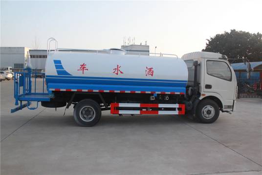 洒水车（汽车）