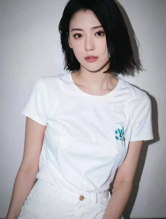 三吉彩花