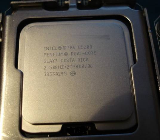 Intel 奔腾双核 E5200（盒）