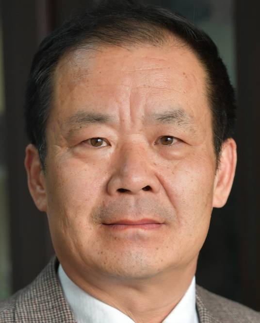 程志华（河北师大原副校长、河北大学哲社学院原院长）